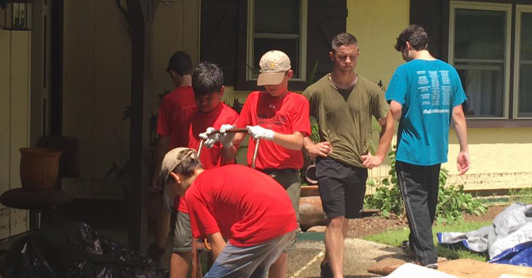 Louisiana flooding volunteers