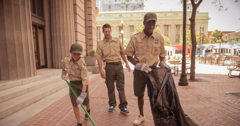 scouts-picking-up-trash