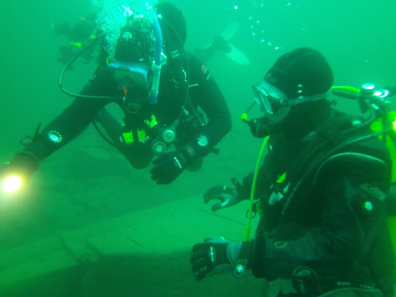 Crew-820-underwater-2