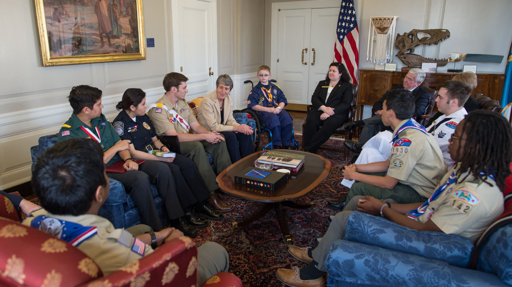 Secretary-Sally-Jewell-with-Boy-Scouts-5
