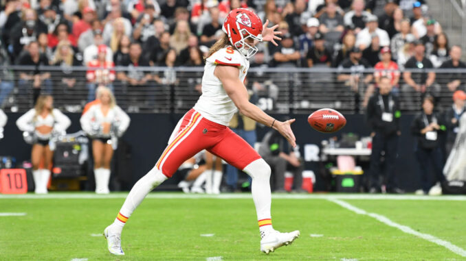 A photo of Eagle Scout punter Tommy Townsend